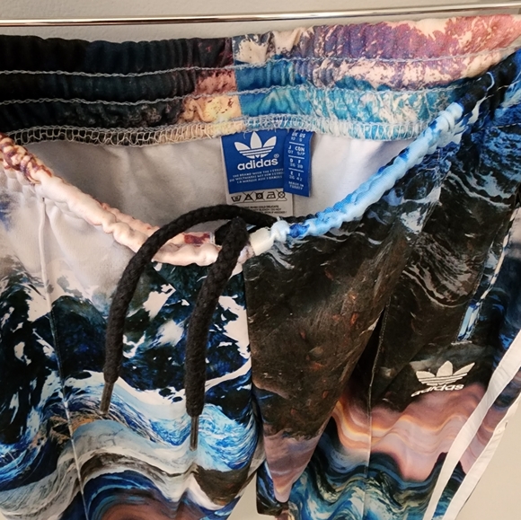 VINTAGE ADIDAS Classic Pants with Tropical Design - Picture 4 of 4